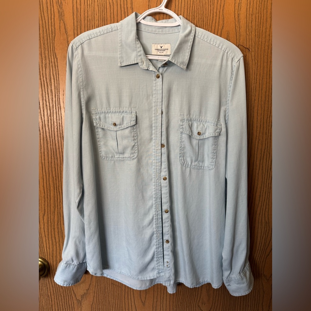 ❗️SOLD ❗️American Eagle Button Up